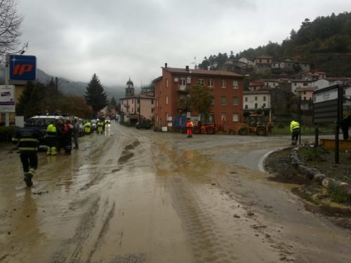 alluvione-in-val-di-vara-sp-borghetto-di-vara-02-05-11-2011-43-3