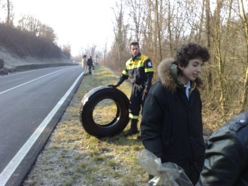 giornata-ecologica-con-ragazzi-3-media-caprino-bg.sco-13-03-2010-1